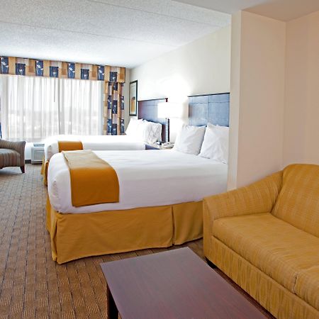 Holiday Inn Express & Suites Columbus At Northlake By Ihg Exterior foto