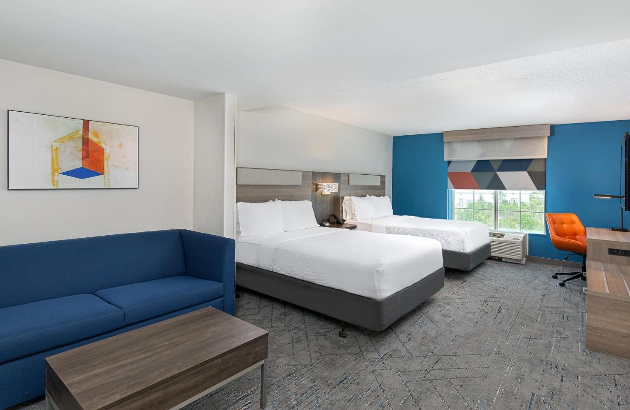 Holiday Inn Express & Suites Columbus At Northlake By Ihg Exterior foto
