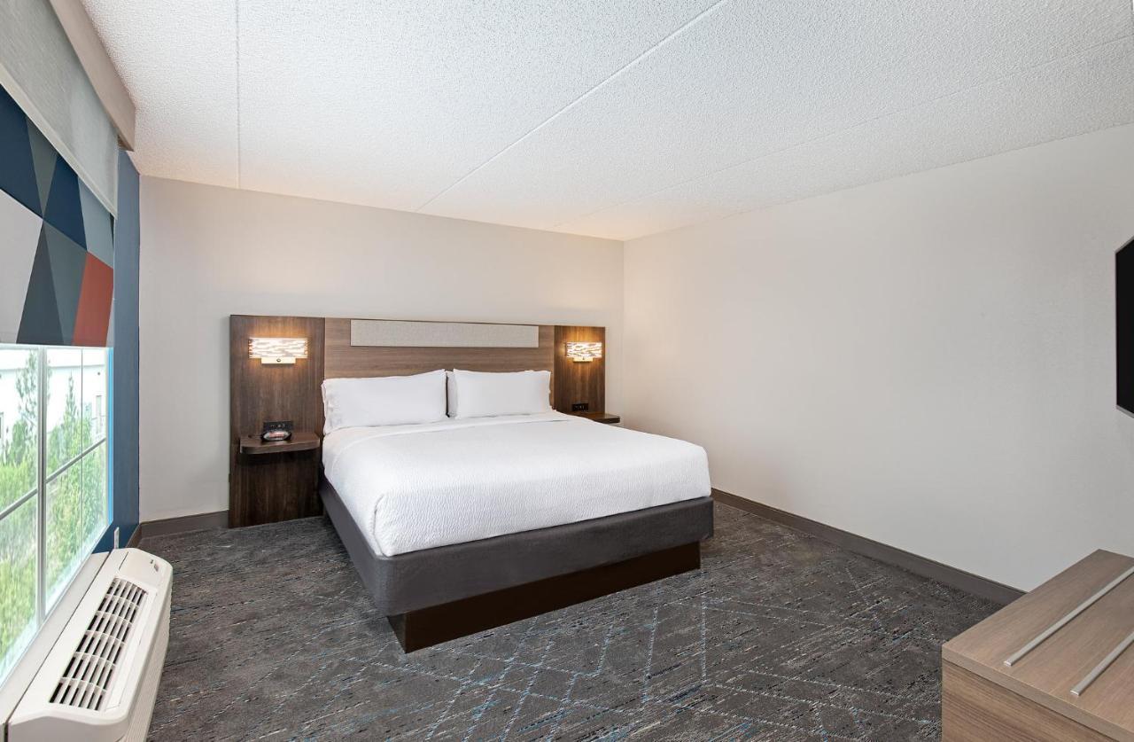 Holiday Inn Express & Suites Columbus At Northlake By Ihg Exterior foto
