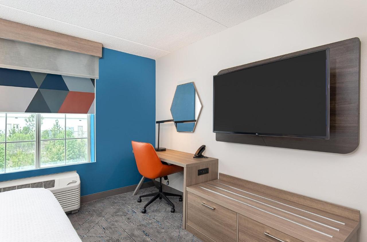 Holiday Inn Express & Suites Columbus At Northlake By Ihg Exterior foto