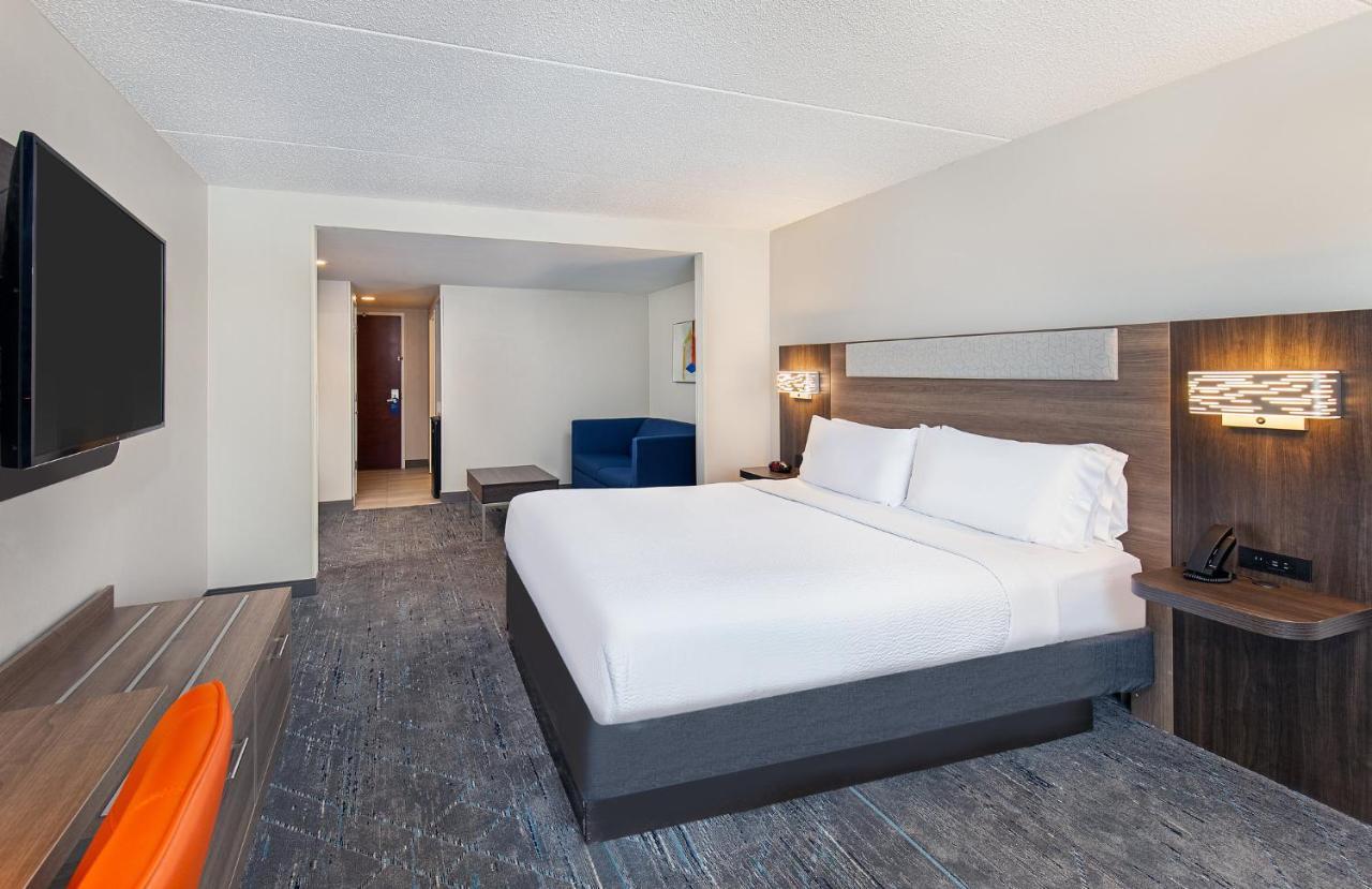 Holiday Inn Express & Suites Columbus At Northlake By Ihg Exterior foto